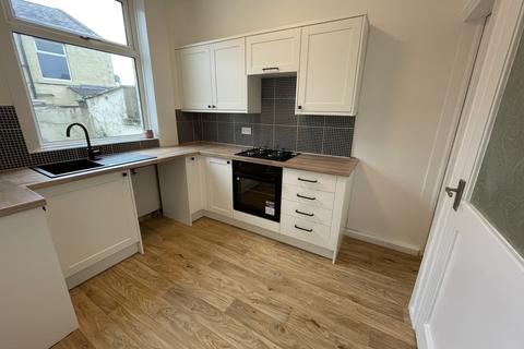 2 bedroom terraced house to rent, Highfield Road, Darwen