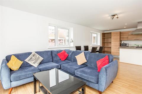 3 bedroom flat for sale, William Whiffin Square, Bow E3