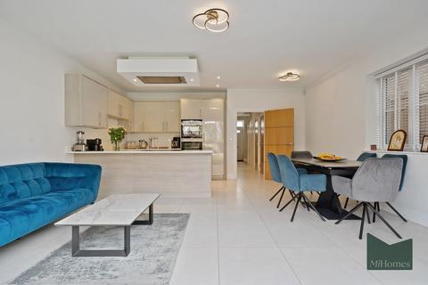 3 bedroom semi-detached house for sale, Oakley Mews, Enfield