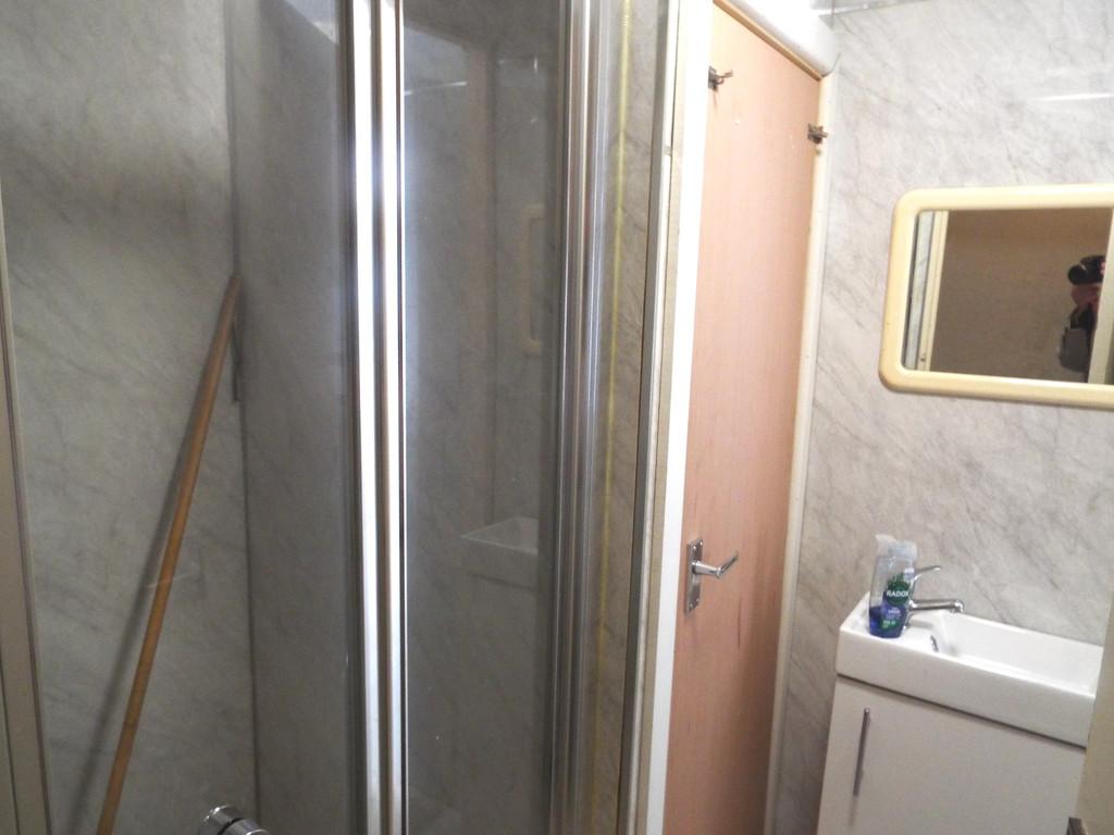 215b Shower
