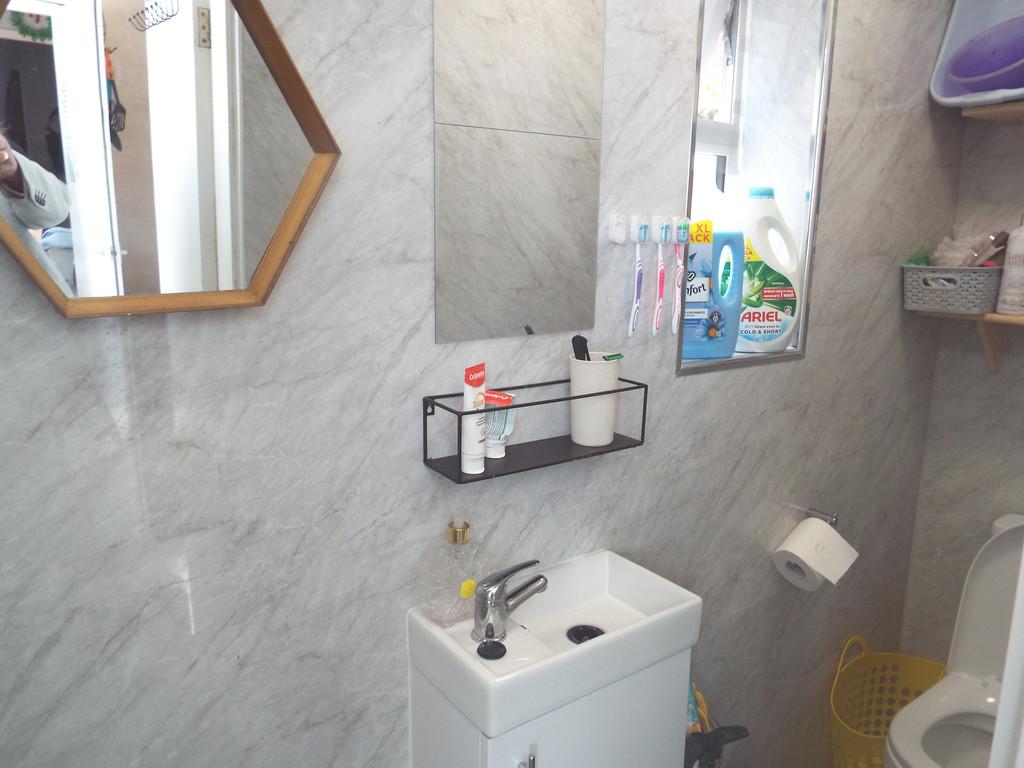 215a WC