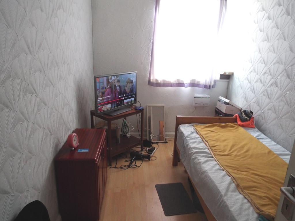 215b Bedroom 1