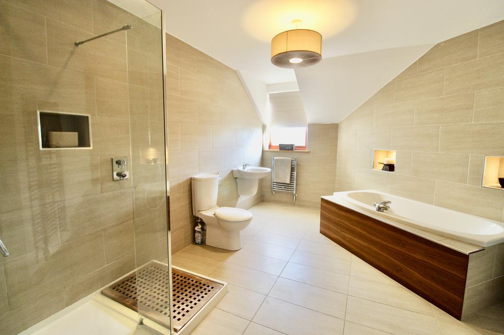 Famaily bathroom