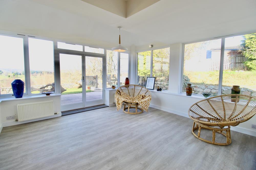 Dining kitchen − family room