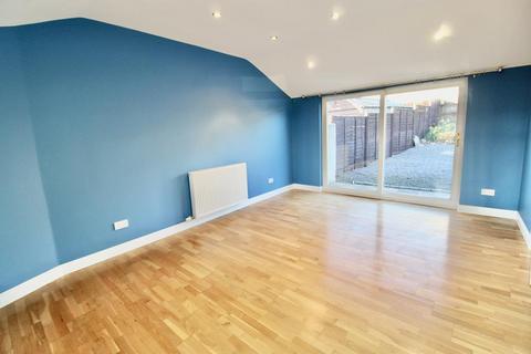 3 bedroom terraced house to rent, Scotstown Gardens, Bridge of Don, Aberdeen, AB23