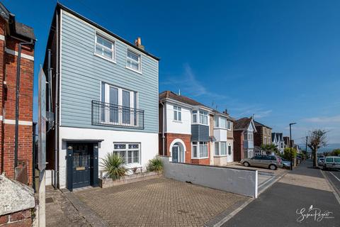 Leeway House, Mill Hill Road, Cowes