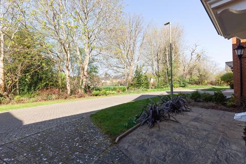 75 Hazeldene Close, Eynsham, Witney, OX29 4AZ
