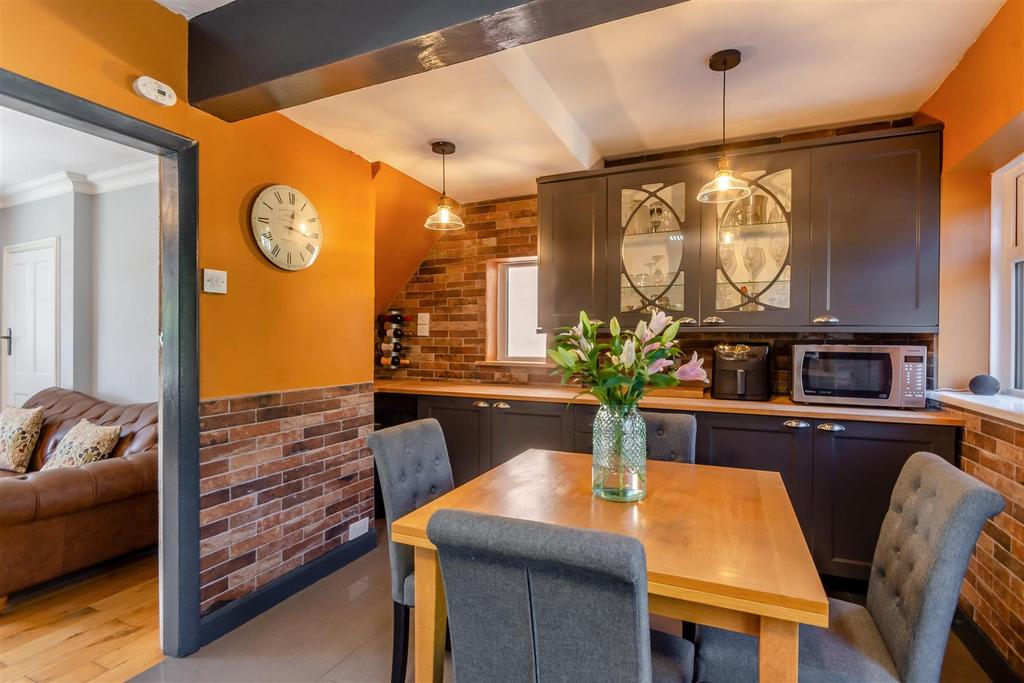 8641736-interior17v2.jpg