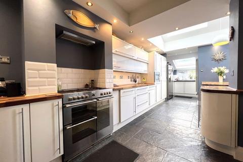 4 bedroom end of terrace house for sale, 2 Grasmere Avenue, Heath, Cardiff CF23 5PW