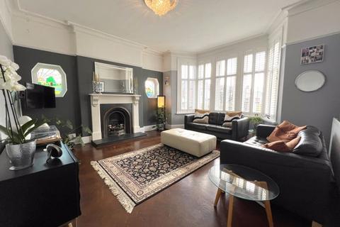4 bedroom end of terrace house for sale, 2 Grasmere Avenue, Heath, Cardiff CF23 5PW