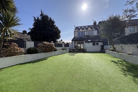 4 bedroom end of terrace house for sale, 2 Grasmere Avenue, Heath, Cardiff CF23 5PW