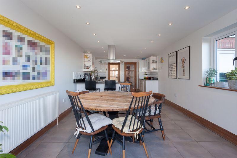 Living dining...