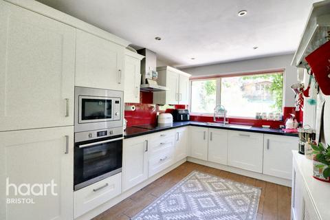 17 Ferndown Close, Kingsweston, Bristol, BS11 0UP