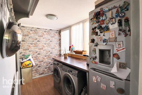 17 Ferndown Close, Kingsweston, Bristol, BS11 0UP
