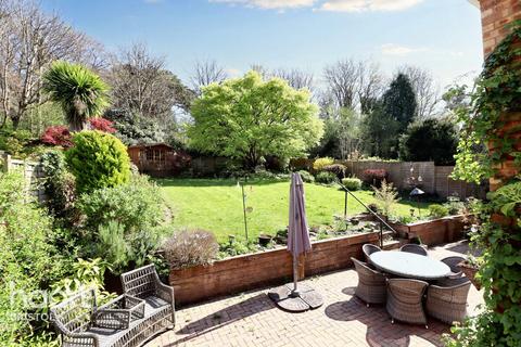 17 Ferndown Close, Kingsweston, Bristol, BS11 0UP