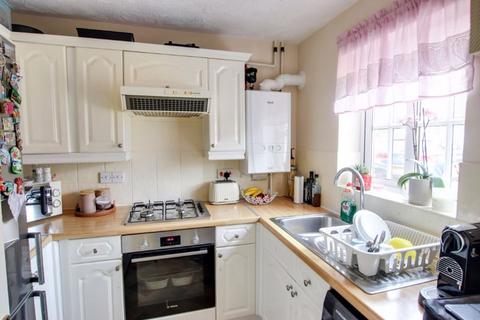 2 bedroom detached house to rent, Woodhouse Gardens, Trowbridge