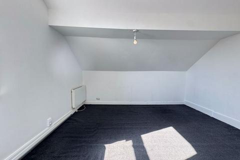 2 bedroom flat to rent, Hartington Road, Heaton, Bolton. *AVAILABLE NOW*