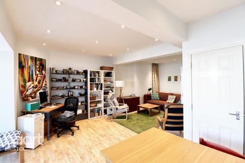 8 Napier Square, Bristol, BS11 9AJ