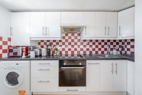 4 bedroom apartment to rent, Burlington Gardens Acton W3