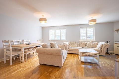 51 Retreat Way, Chigwell, IG7 6EL