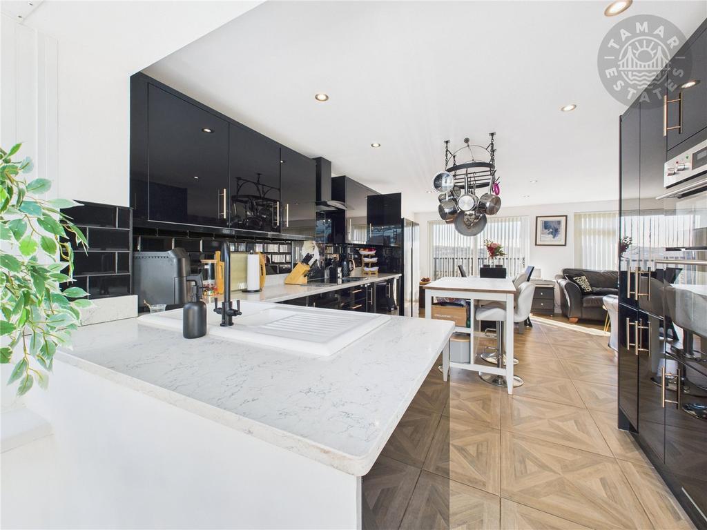 Kitchen/Living Area