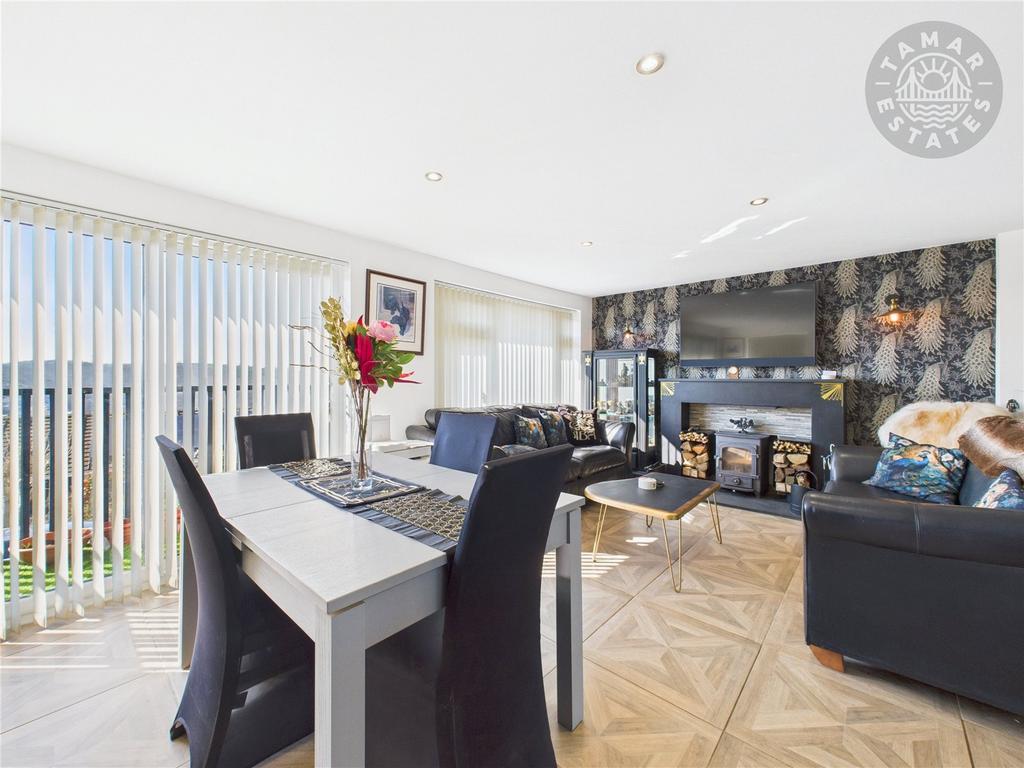 Kitchen/Living Area