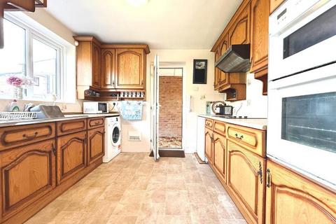 4 bedroom semi-detached house for sale, Stanley Road, Streatley, LU3 3PW