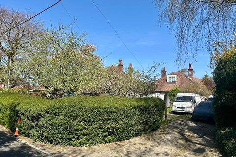 15 Bower Road, Mersham, Ashford, TN25 6NN