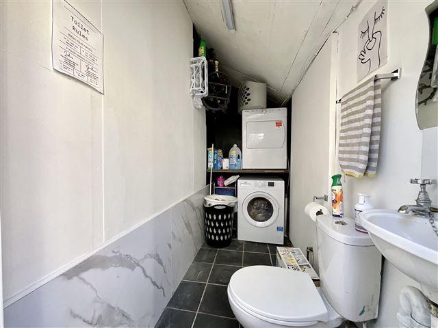 Utility outbuilding