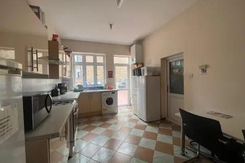 1 bedroom in a house share to rent, Shrewsbury Road, London