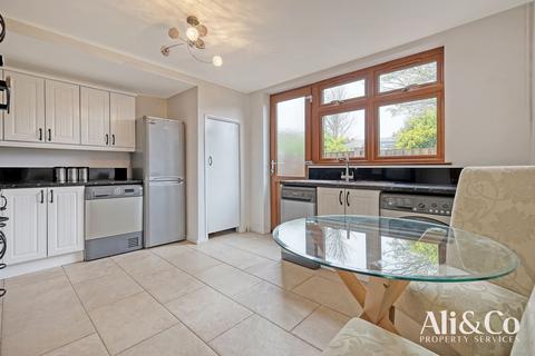 86 Como Street, Romford, RM7 7DT