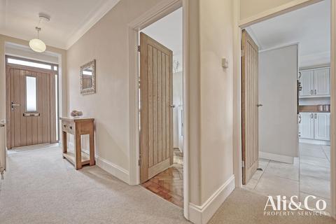 86 Como Street, Romford, RM7 7DT