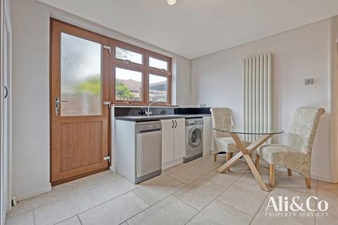 86 Como Street, Romford, RM7 7DT