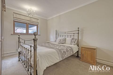 86 Como Street, Romford, RM7 7DT