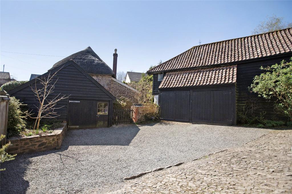 Courtyard & Barns