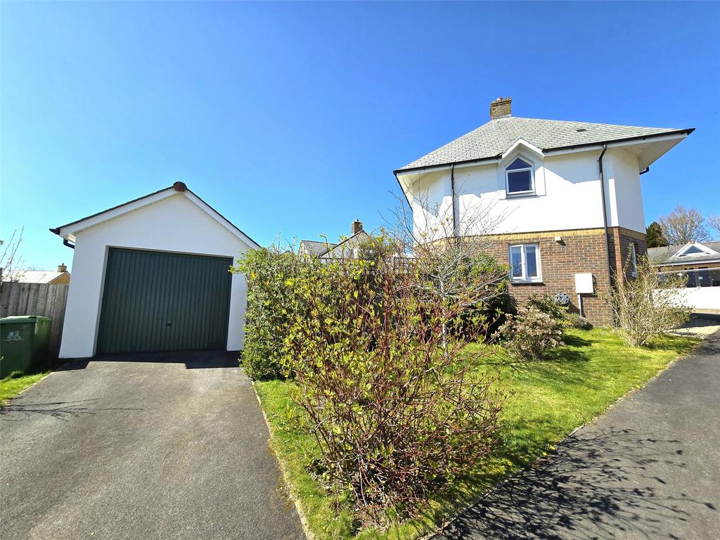 Garage/ Driveway