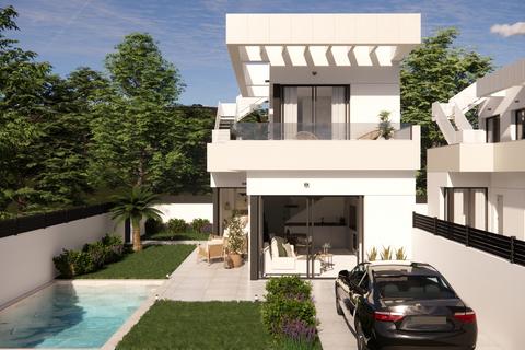3 bedroom property, C. Amapola