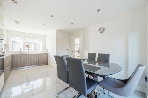 99 Colleton Drive, Twyford, Reading, RG10 0AX