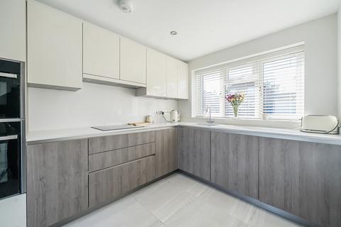 99 Colleton Drive, Twyford, Reading, RG10 0AX