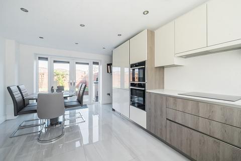 99 Colleton Drive, Twyford, Reading, RG10 0AX