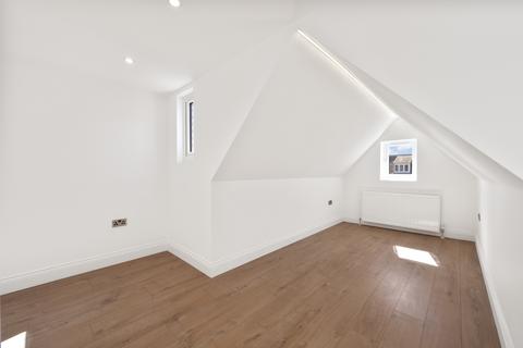 17 Kings Avenue, New Malden, KT3 4DU