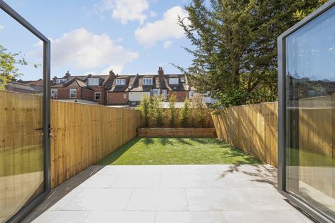 17 Kings Avenue, New Malden, KT3 4DU