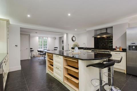 5 bedroom semi-detached house to rent, Ridgway, London SW19