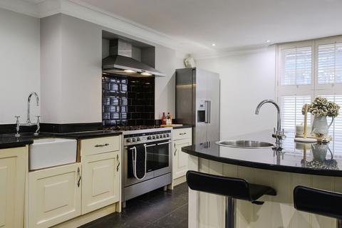 5 bedroom semi-detached house to rent, Ridgway, London SW19