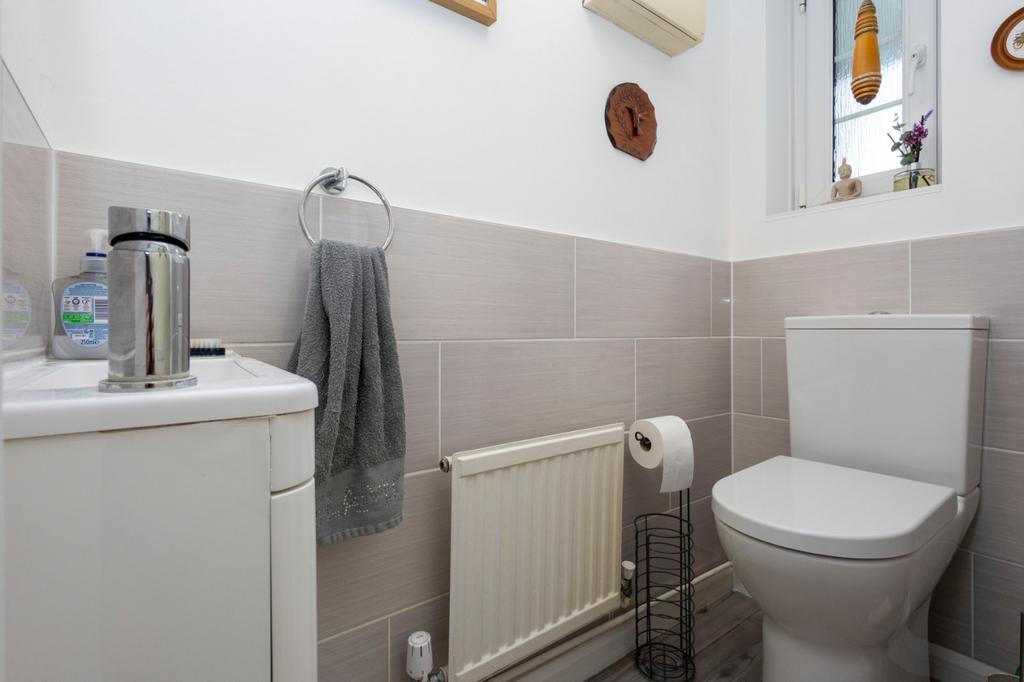 Cloakroom/Wc