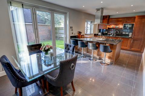 4 bedroom semi-detached house for sale, Cranwells Lane, Slough SL2