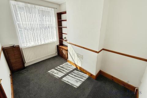 2 bedroom terraced house to rent, Windsmoor Street, Staffordshire ST4