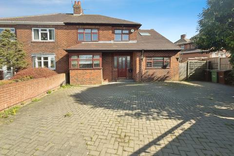 4 bedroom semi-detached house for sale, Kingsway, West Yorkshire WF5
