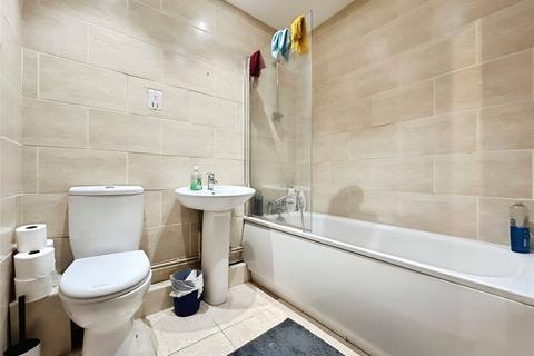 2 bedroom flat to rent, Bury Road, Hertfordshire HP1