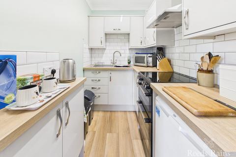 2 bedroom apartment for sale, Grosvenor Crescent, North Yorkshire YO11
